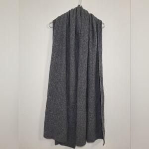 MARTHA STEWART CASHMERE  Gray Scarf , is 22 cm wide and 82 cm lon